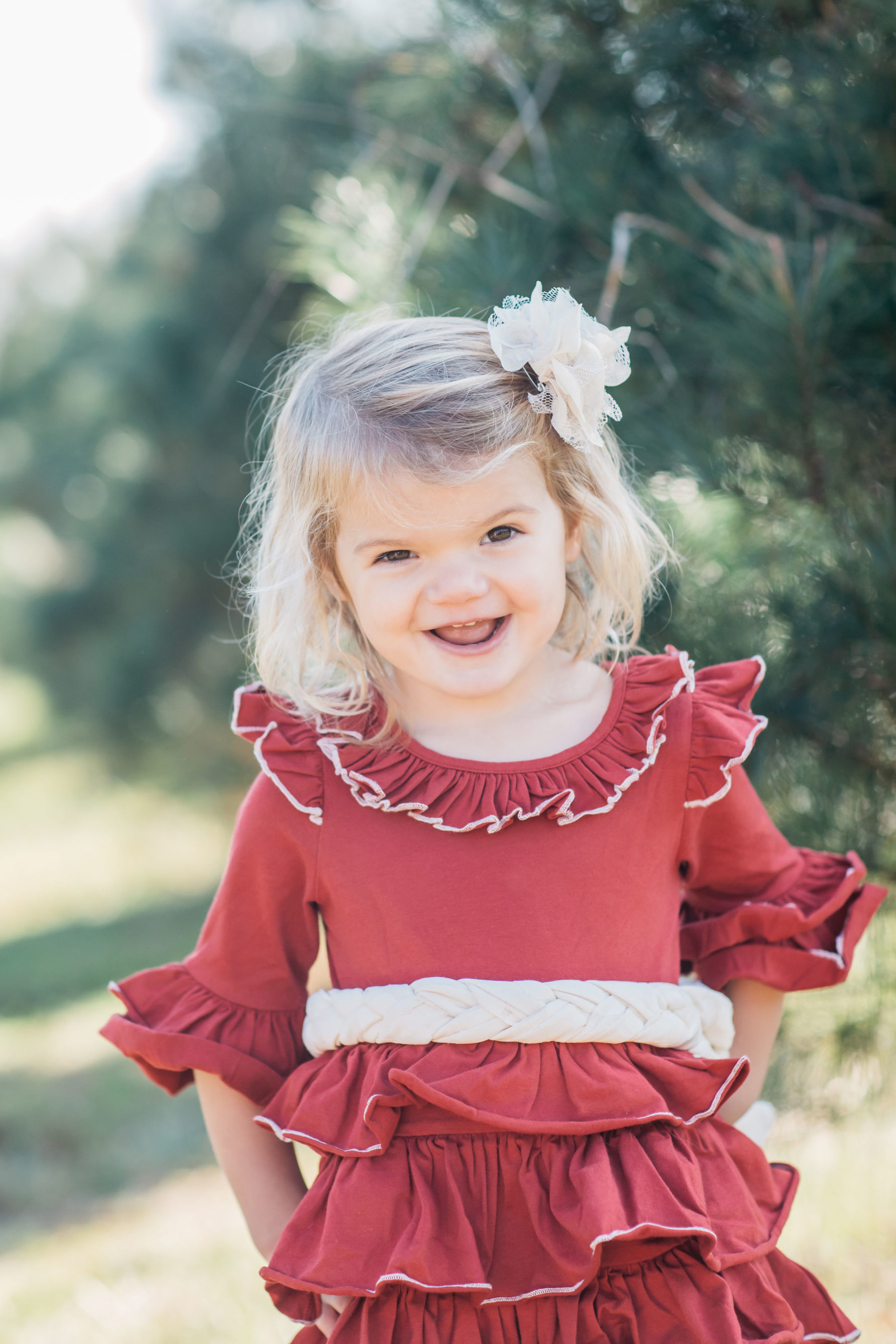 Country Cove Tree Farm Mini Family Session featured on Nashville Bride Guide