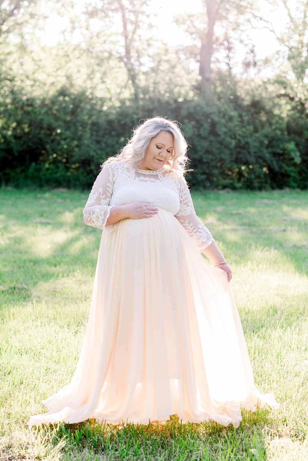 Spring Smith Park Maternity Session by Rebecca Denton Photography featured on Nashville Baby Guide