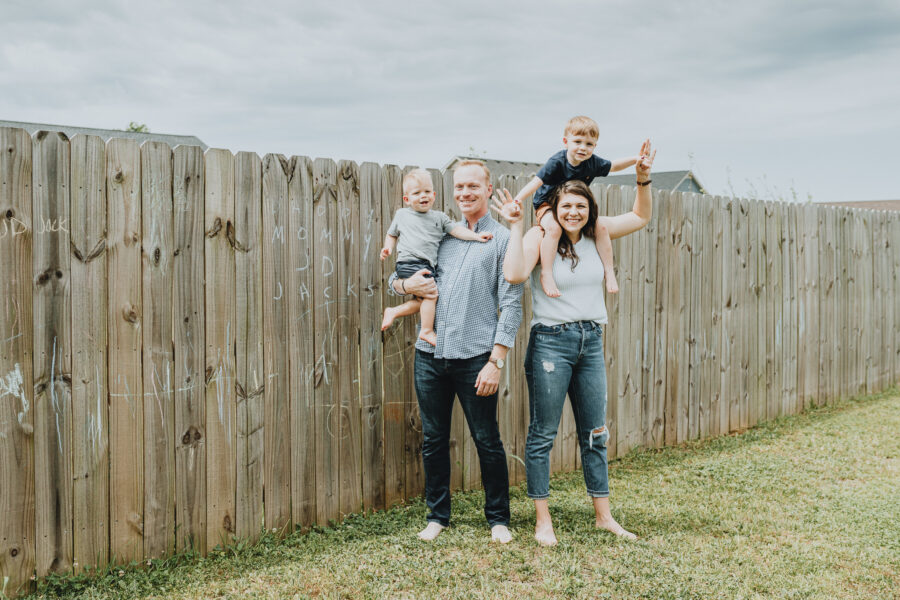 Backyard family photos | Nashville Baby Guide