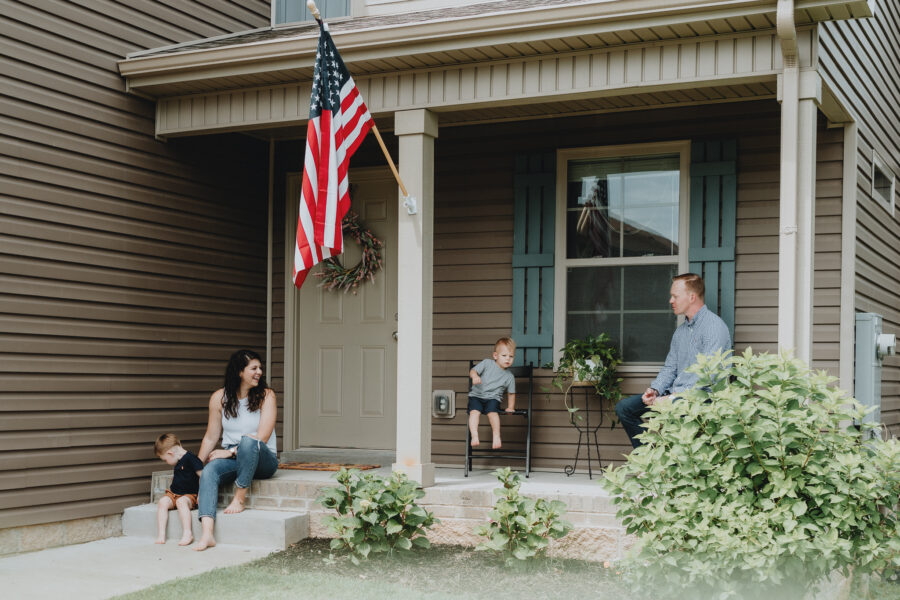 Front porch family photos | Nashville Baby Guide