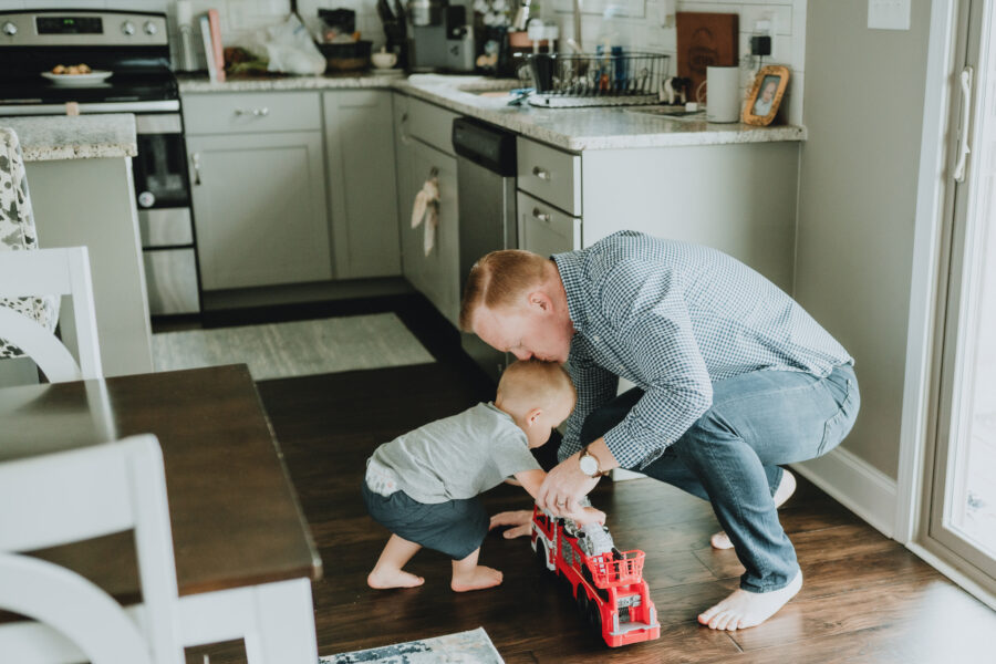 Dad kissing sons head | In-home family session by Five Pence Photography | Nashville Baby Guide
