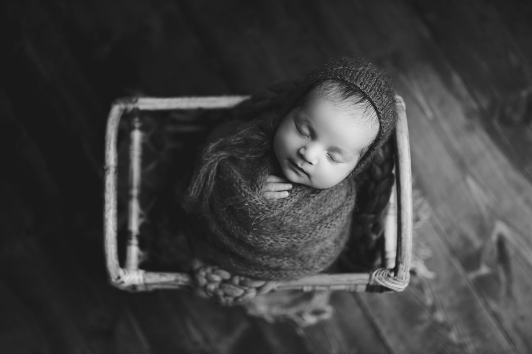 Timeless Newborn Session with Evie Lynn Photography